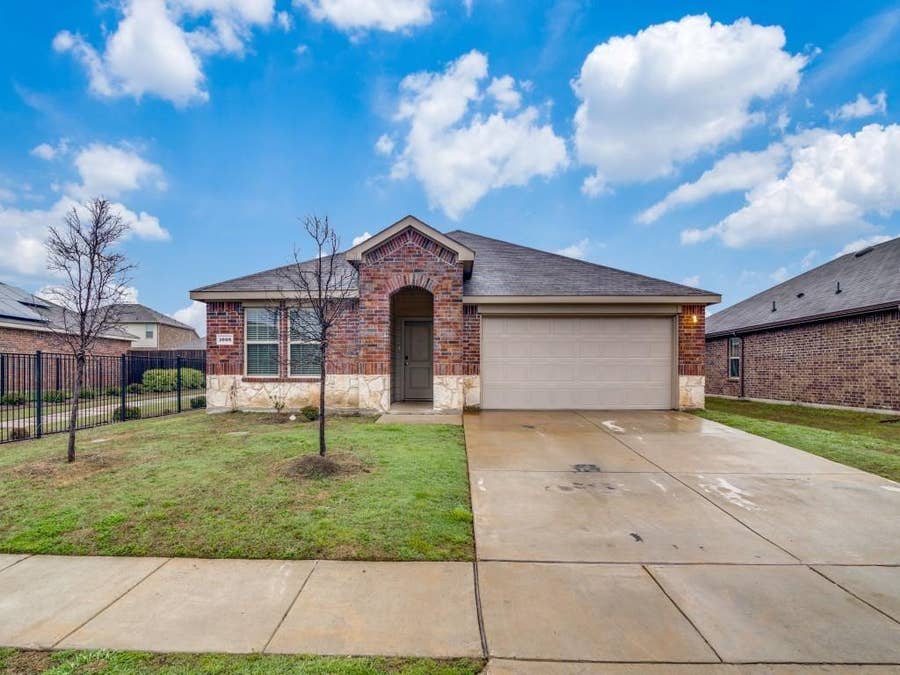 Property photo for 1008 Silver Maple Lane, Royse City, TX