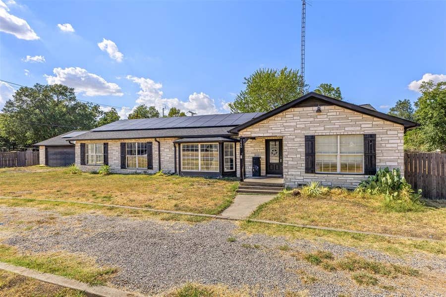 Property photo for 1440 Columbia Avenue, Corsicana, TX