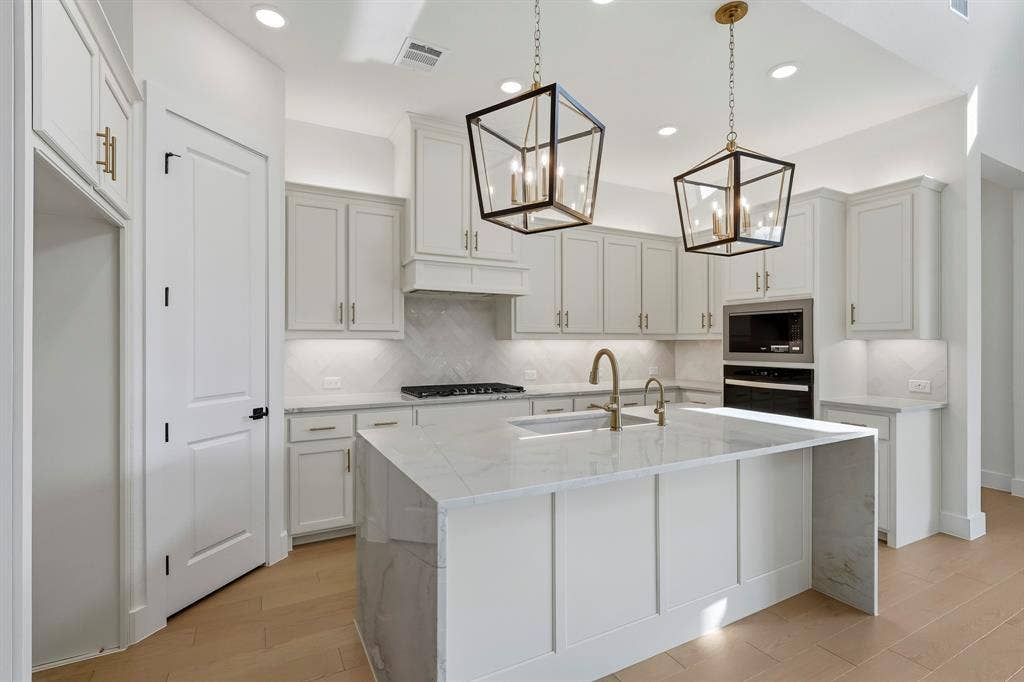 9168 Pavonia Lane, Frisco, TX 75035 9168 Pavonia Lane, Frisco, TX 75035