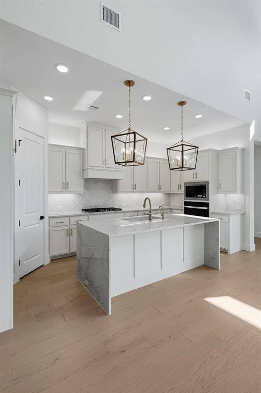 9168 Pavonia Lane, Frisco, TX 75035 9168 Pavonia Lane, Frisco, TX 75035