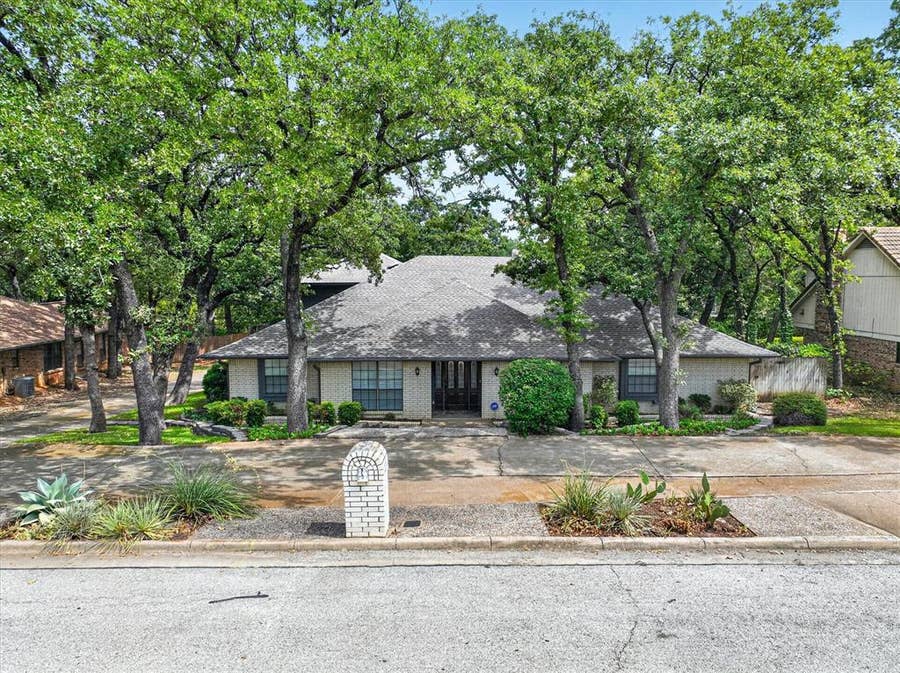 Property photo for 2201 Adams Drive, Arlington, TX