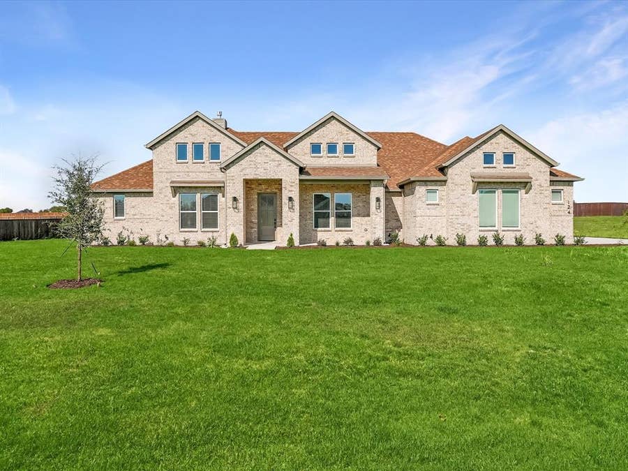 Property photo for 124 Aiden Drive, Waxahachie, TX
