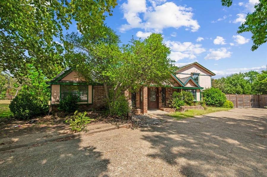 Property photo for 135 E Pleasant Run Road, Cedar Hill, TX
