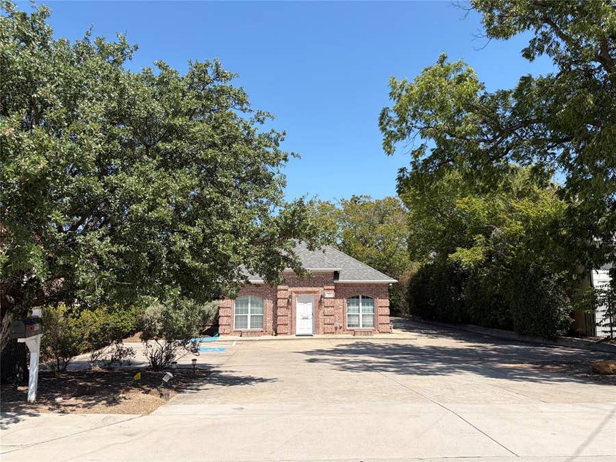 Property photo for 105 Denton Drive, Roanoke, TX