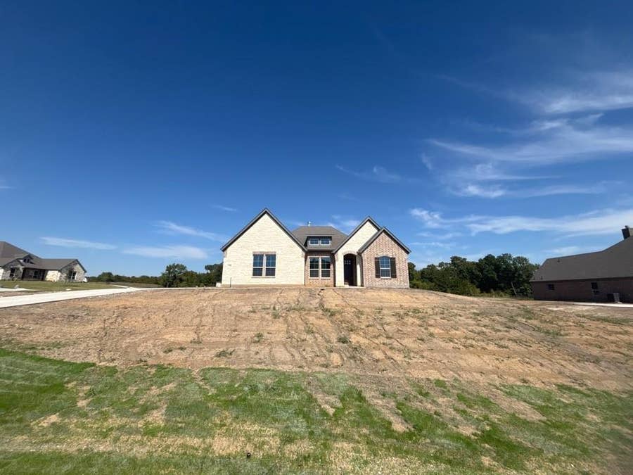 Property photo for 700 Deer Dale Court, Van Alstyne, TX