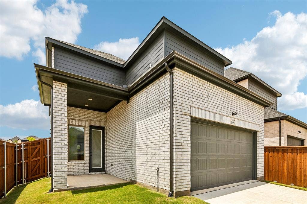 1109 Wheatgrass Mews, Celina, TX 75009 With a covered back patio and fenced private back yard, the entire family can enjoy the great outdoors!