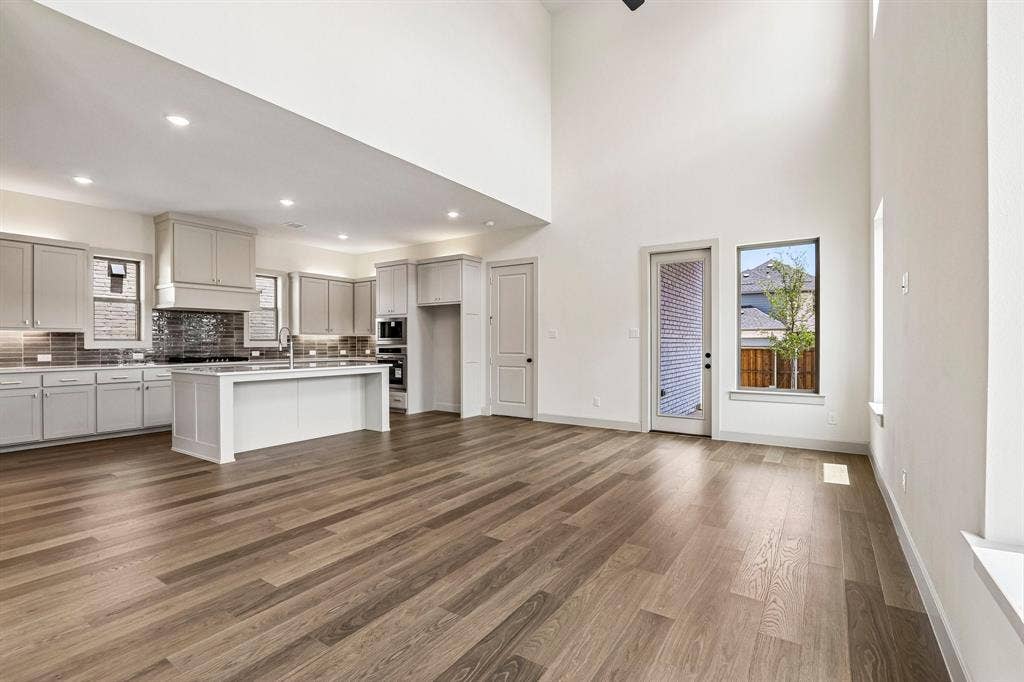 1109 Wheatgrass Mews, Celina, TX 75009 You'll love hosting the entire family for fun get togethers in this spacious family room.