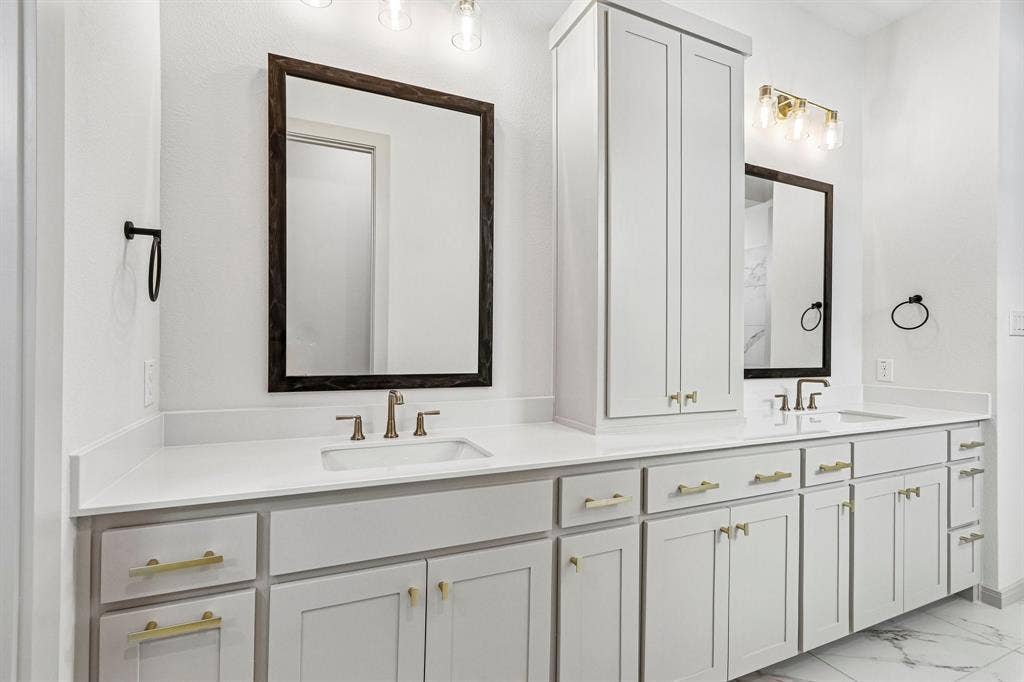1109 Wheatgrass Mews, Celina, TX 75009 Your thoughtfully designed owner's bath offers ample room for two!