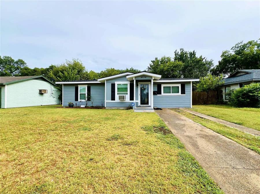 Property photo for 4236 Comanche Street, Fort Worth, TX