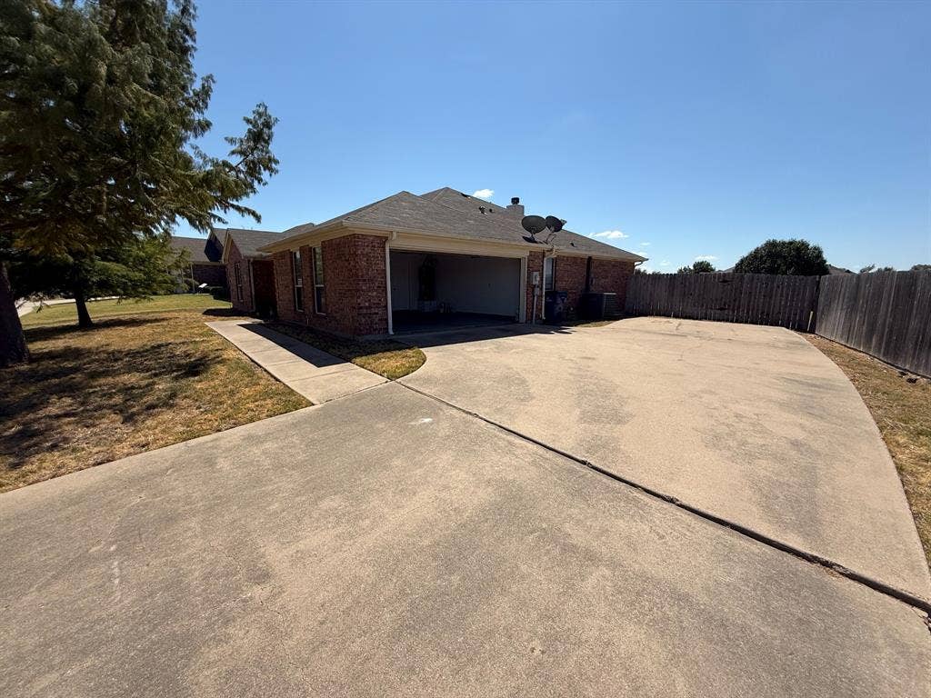 1334 Yukon Drive, Midlothian, TX 76065 1334 Yukon Drive, Midlothian, TX 76065