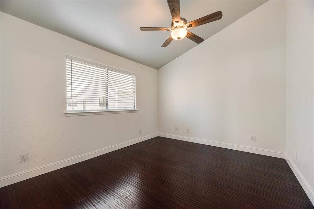 17490 Meandering Way, #202, Dallas, TX 75252 Vaulted ceiling featuring a ceiling fan with integrated lighting, wood-finish flooring, and window with horizontal blinds