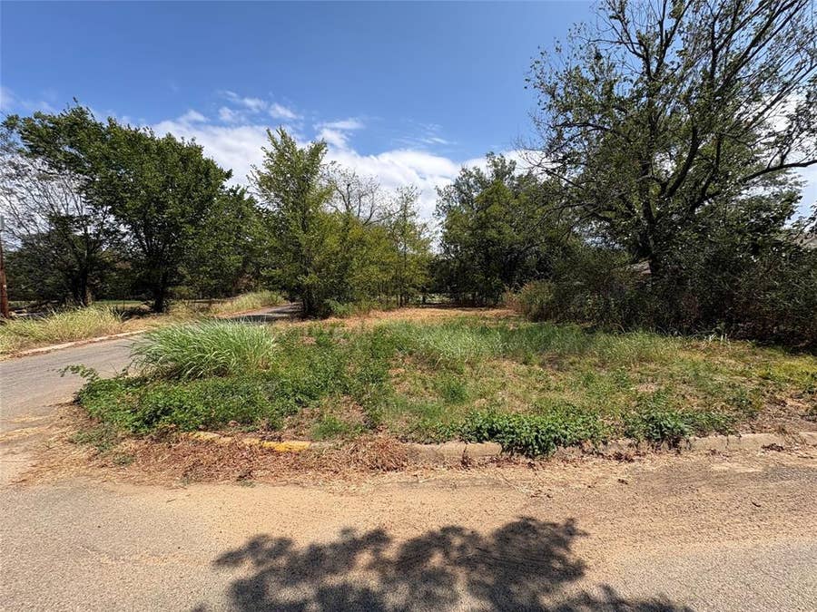 Property photo for 1382 NE 7th, Paris, TX