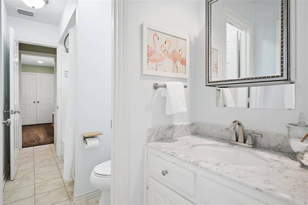 2001 Pebble Beach Court, Richardson, TX 75082 Angle of Jack and Jill bath from 4th bedroom.