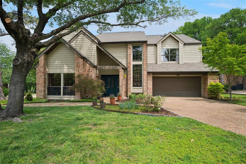 2001 Pebble Beach Court, Richardson, TX 75082 Elegant 4 bed, 4 bath luxury creek-lot home on 1/3 acre.