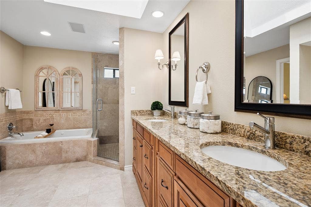 2001 Pebble Beach Court, Richardson, TX 75082 Double sink vanities and granite counters accompany this premium ensuite bathroom.