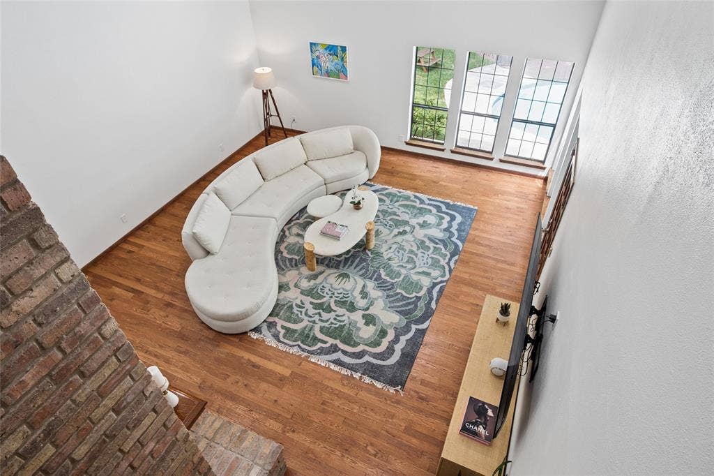 2001 Pebble Beach Court, Richardson, TX 75082 Vaulted ceilings make this space incredibly open and welcoming.