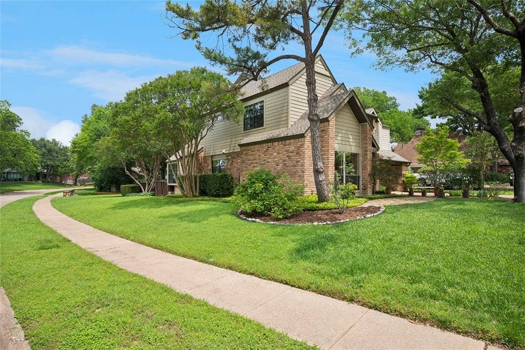 2001 Pebble Beach Court, Richardson, TX 75082 Over 3500 sq ft home on this roomy corner lot on a cul-de-sac!