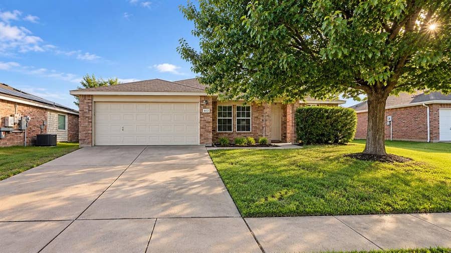 Property photo for 613 Redwing Drive, Saginaw, TX
