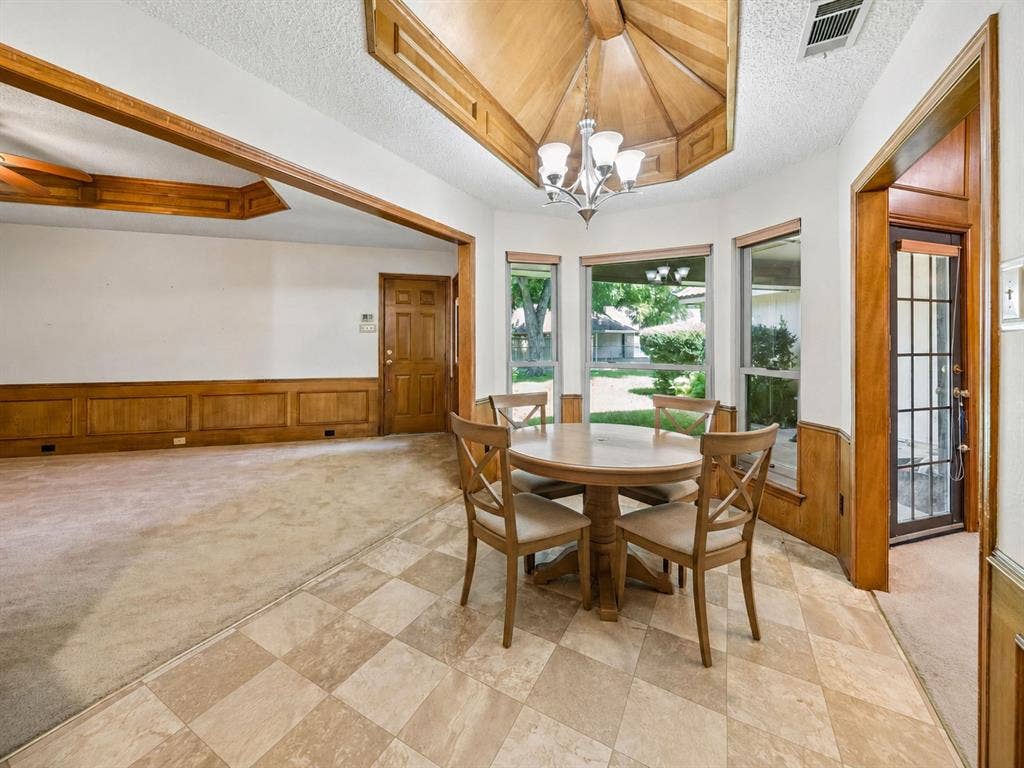 1913 Pecan Ridge Drive, Rowlett, TX 75088 Breakfast Nook - virtually staged