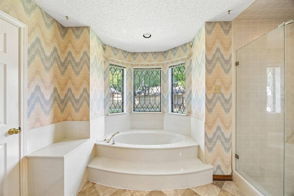 1913 Pecan Ridge Drive, Rowlett, TX 75088 Primary Ensuite Bath