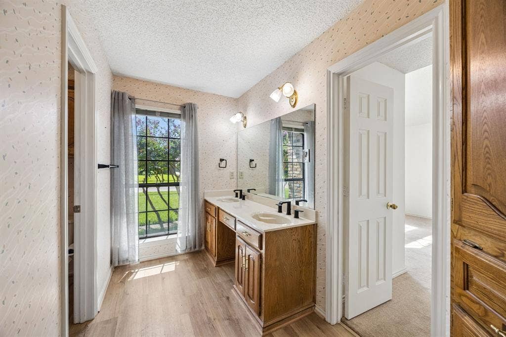 1913 Pecan Ridge Drive, Rowlett, TX 75088 Full Ensuite Bath