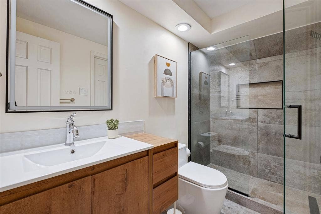7142 Lakehurst Avenue, Dallas, TX 75230 7142 Lakehurst Avenue, Dallas, TX 75230