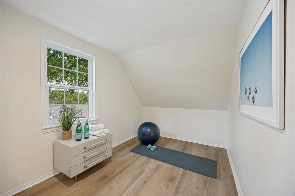 7142 Lakehurst Avenue, Dallas, TX 75230 7142 Lakehurst Avenue, Dallas, TX 75230