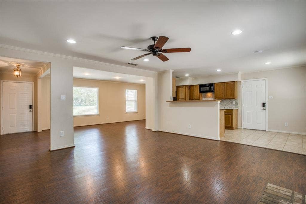 604 N Young Boulevard, DeSoto, TX 75115