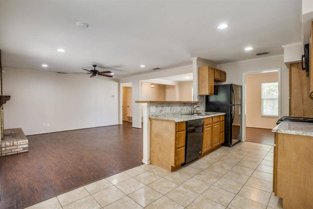 604 N Young Boulevard, DeSoto, TX 75115