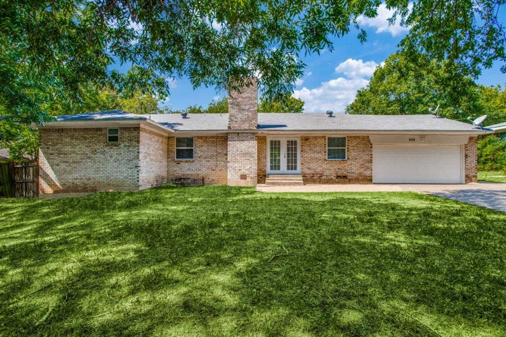 604 N Young Boulevard, DeSoto, TX 75115