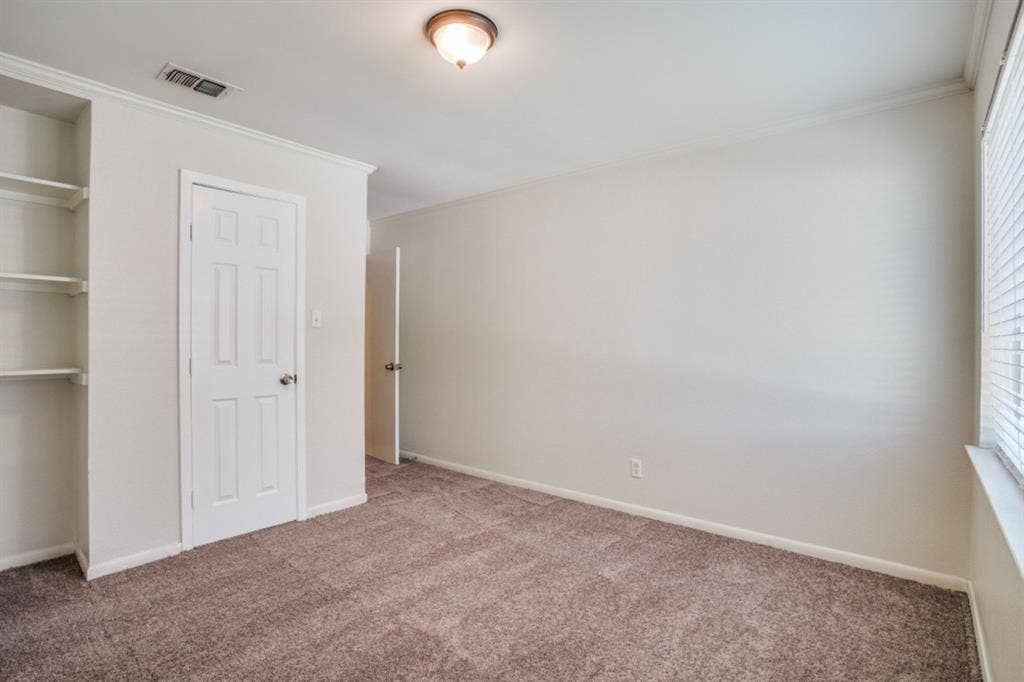 604 N Young Boulevard, DeSoto, TX 75115