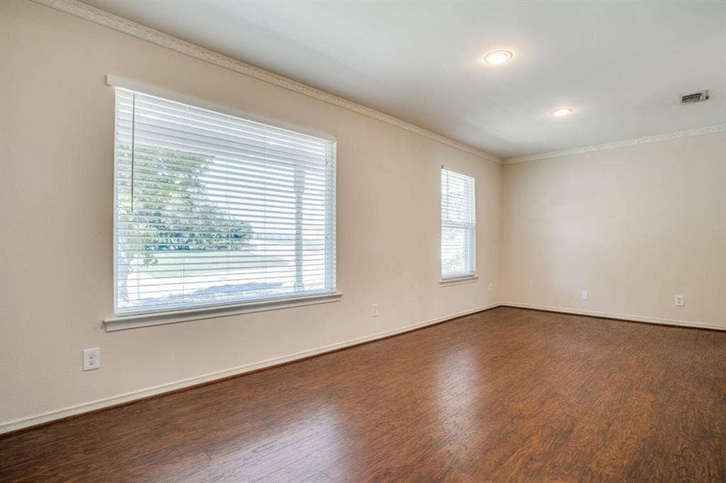 604 N Young Boulevard, DeSoto, TX 75115