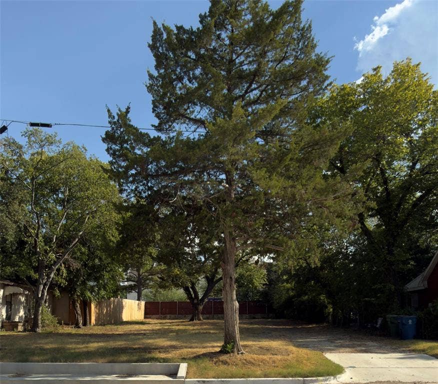 Property photo for 132 W College Street, Lewisville, TX