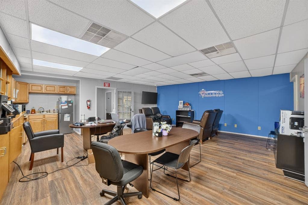 108 W Grove