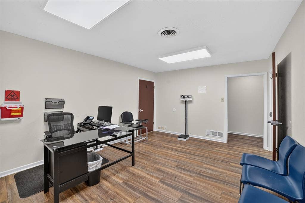110 W Grove