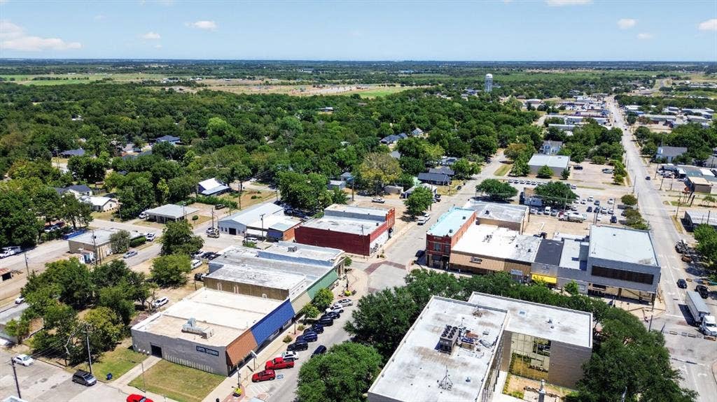108 & 110 W Grove Street, Kaufman, TX 75142