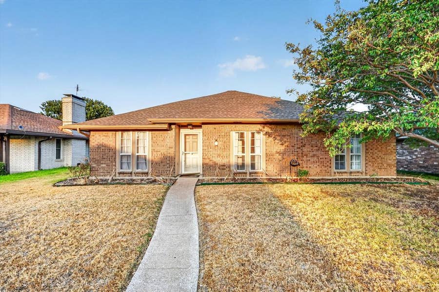 Property photo for 2102 Glenbrook Meadows Drive, Garland, TX