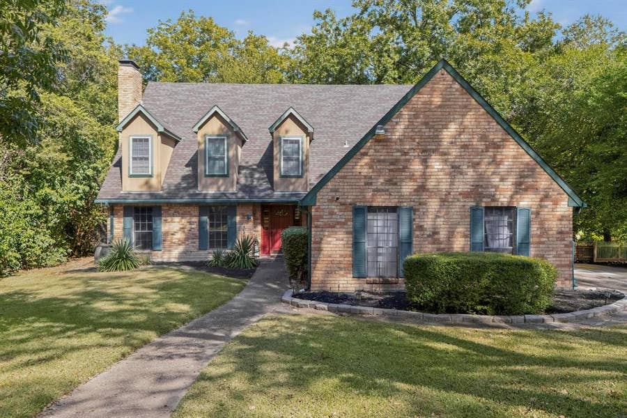 Property photo for 277 Creekwood Drive, Lancaster, TX