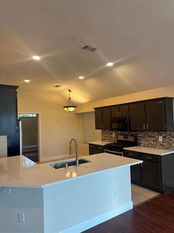 7901 Glenoaks Drive, Frisco, TX 75034 7901 Glenoaks Drive, Frisco, TX 75034