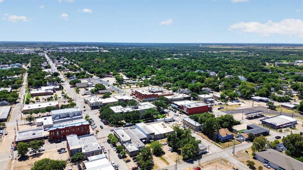 110 W Grove Street, Kaufman, TX 75142