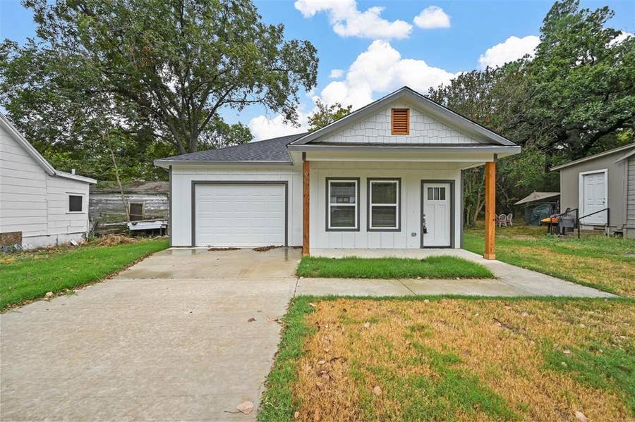 Property photo for 918 W Ford Street, Denison, TX