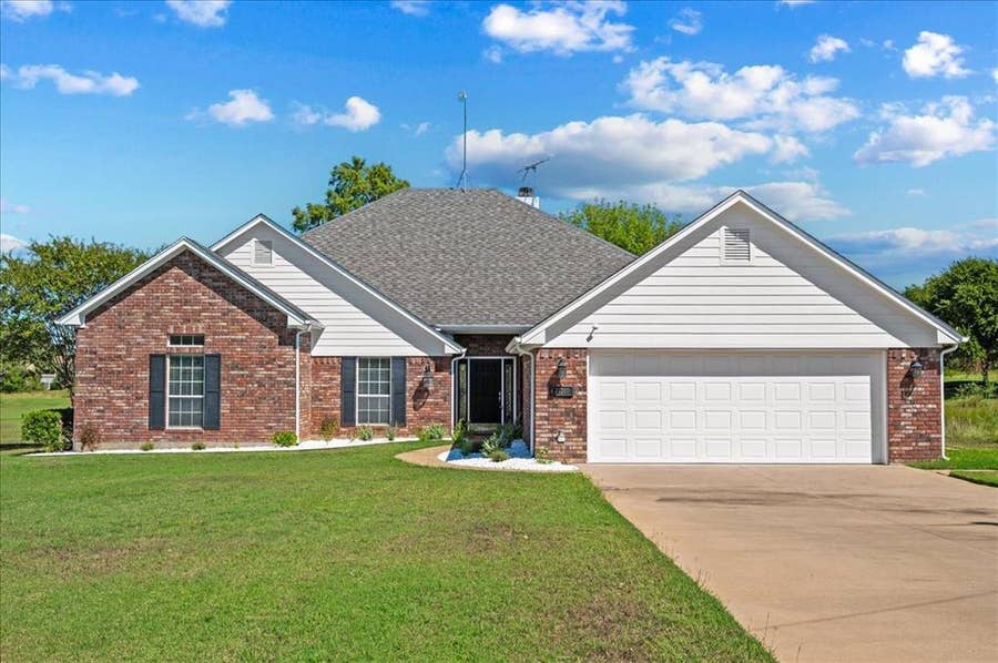 Property photo for 27207 Meadowmore Drive, Whitney, TX