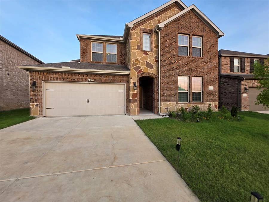 Property photo for 10108 Boxwood Way, Aubrey, TX