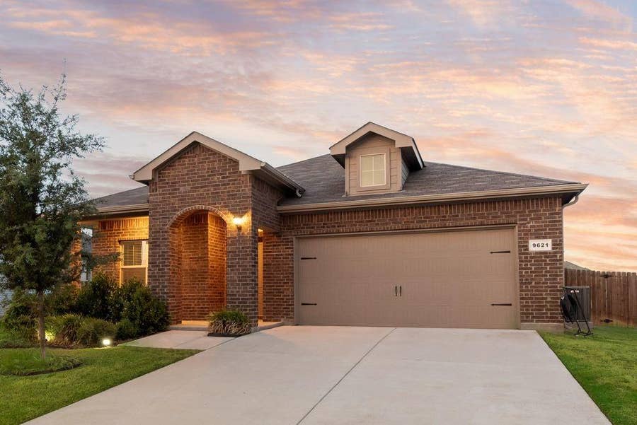 Property photo for 9621 Catclaw Terrace, Fort Worth, TX