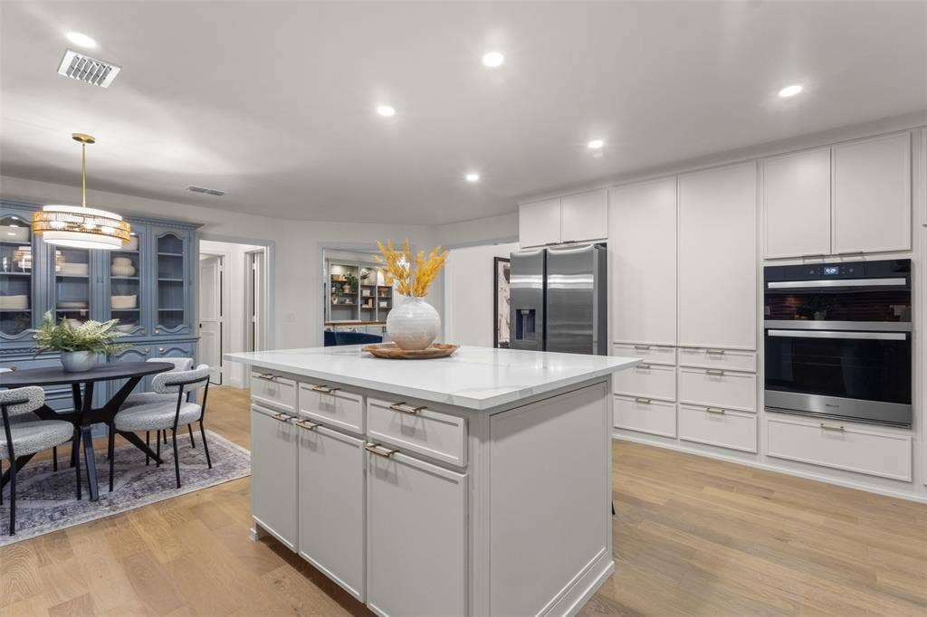 9401 Shady Valley Drive, Dallas, TX 75238 9401 Shady Valley Drive, Dallas, TX 75238