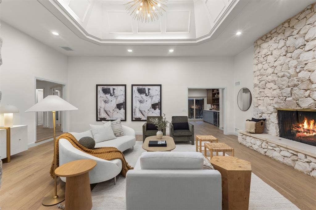 9401 Shady Valley Drive, Dallas, TX 75238 9401 Shady Valley Drive, Dallas, TX 75238