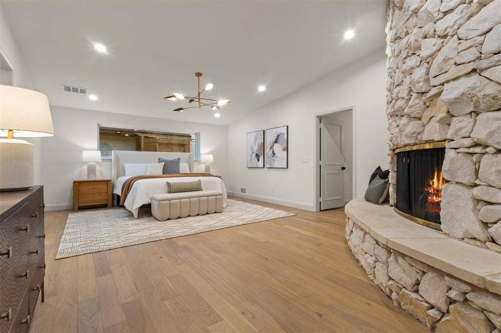 9401 Shady Valley Drive, Dallas, TX 75238 Primary Bedroom