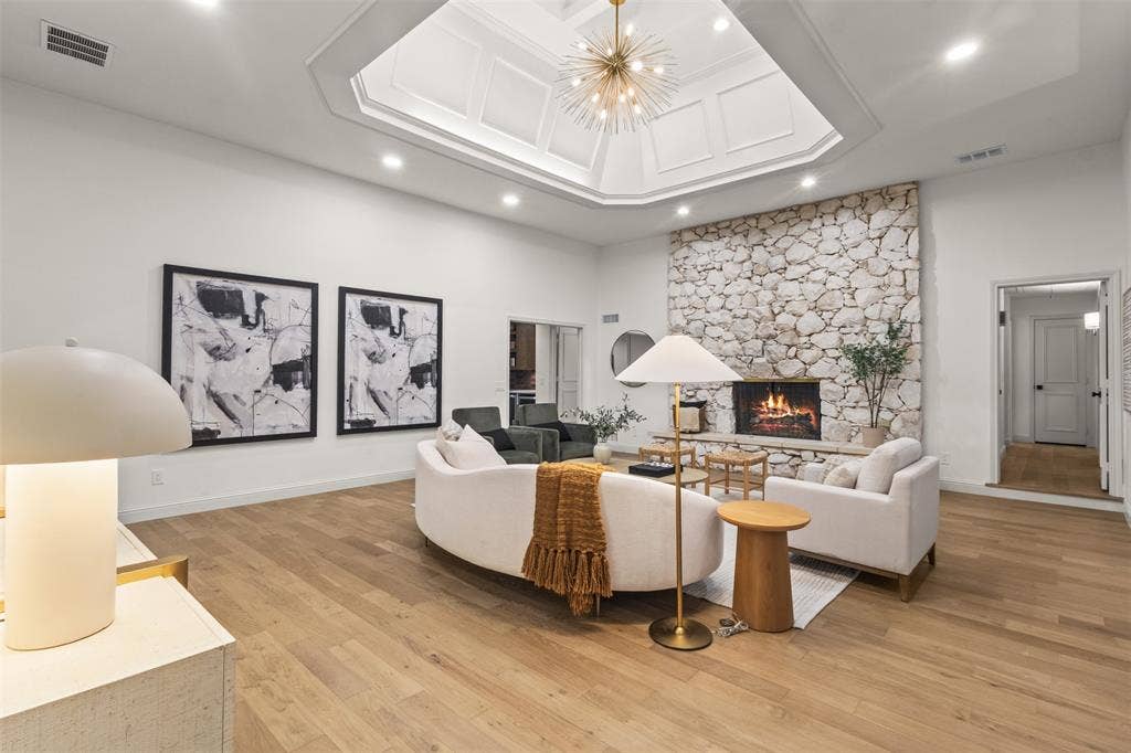 9401 Shady Valley Drive, Dallas, TX 75238 9401 Shady Valley Drive, Dallas, TX 75238