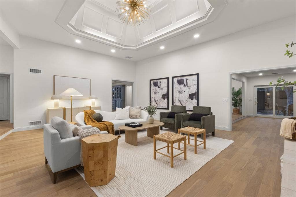 9401 Shady Valley Drive, Dallas, TX 75238 9401 Shady Valley Drive, Dallas, TX 75238