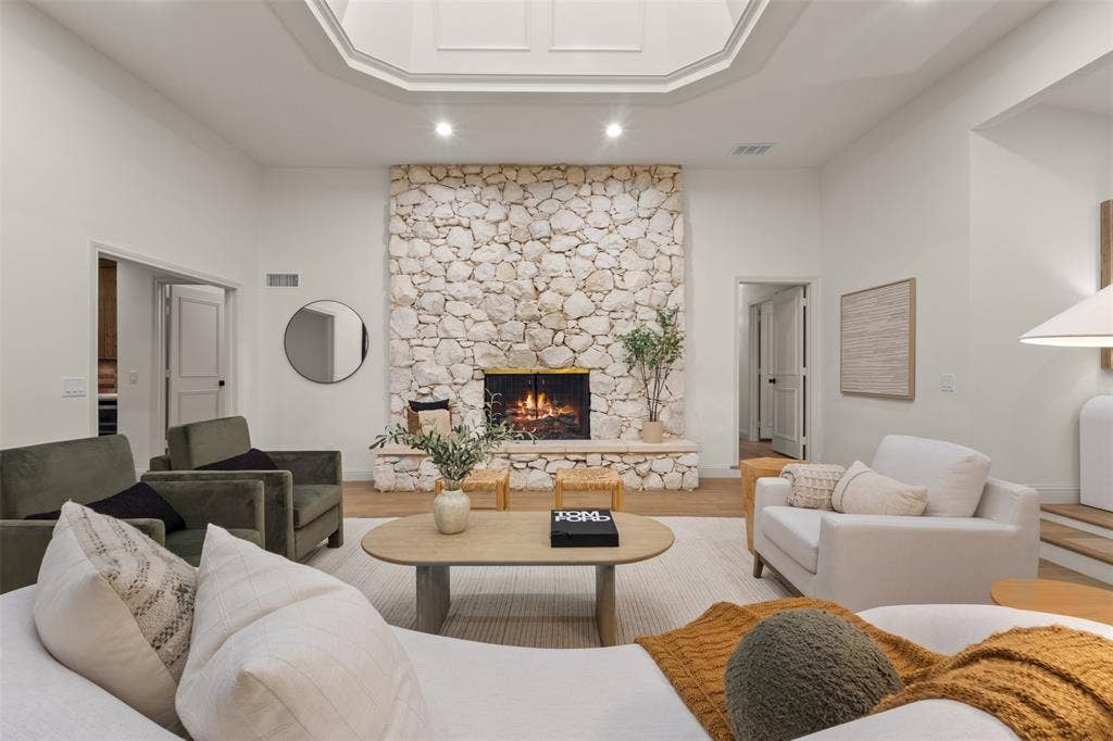 9401 Shady Valley Drive, Dallas, TX 75238 9401 Shady Valley Drive, Dallas, TX 75238